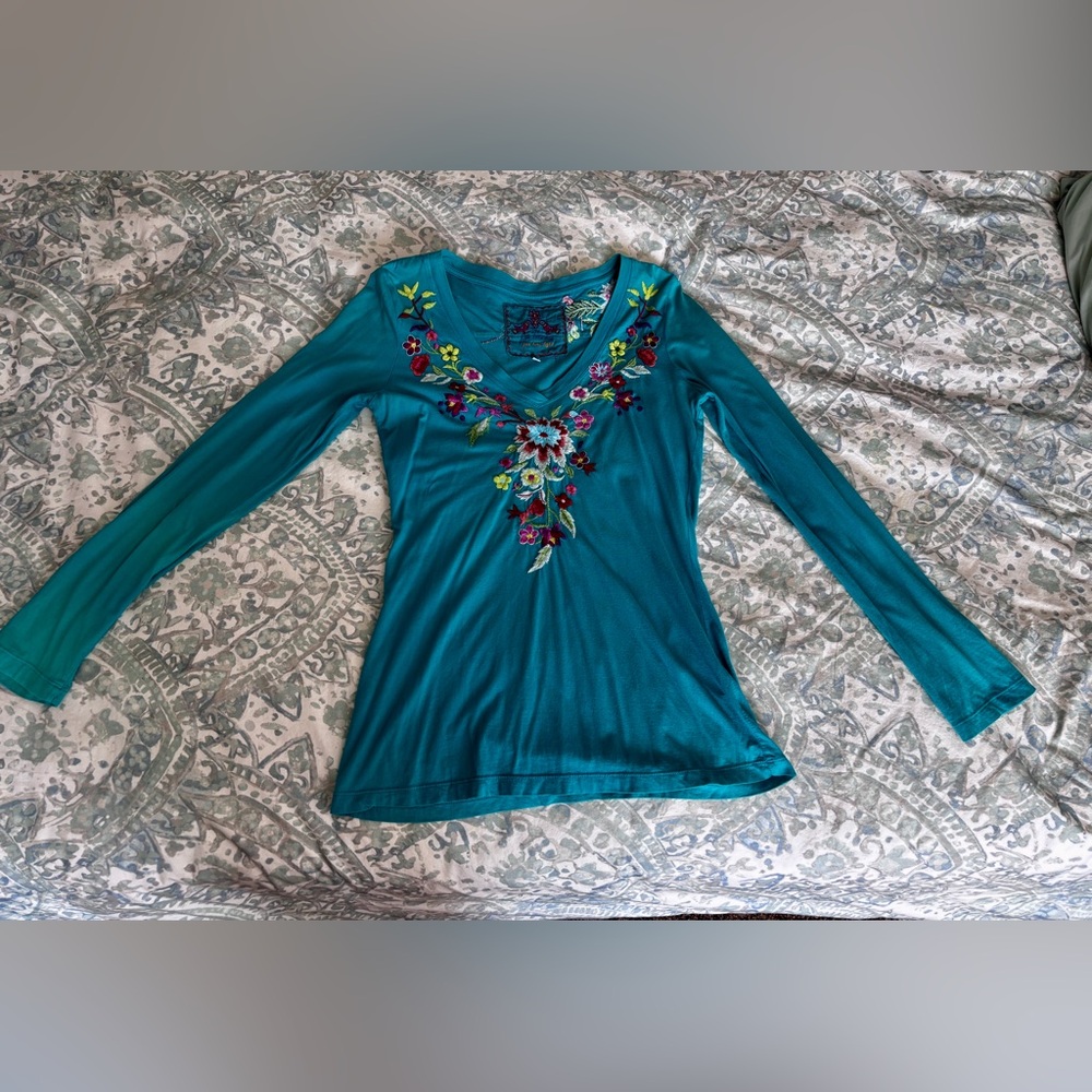Johnny Was embroidered blouse - great condition - Picture 6 of 10